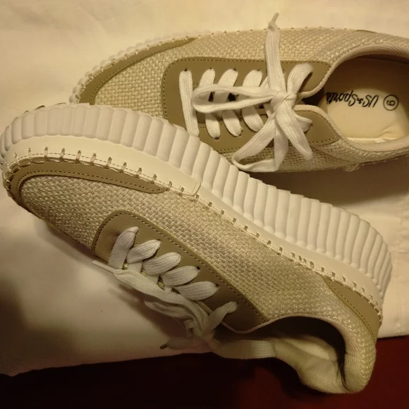 Shoes - Picture 6 of 7